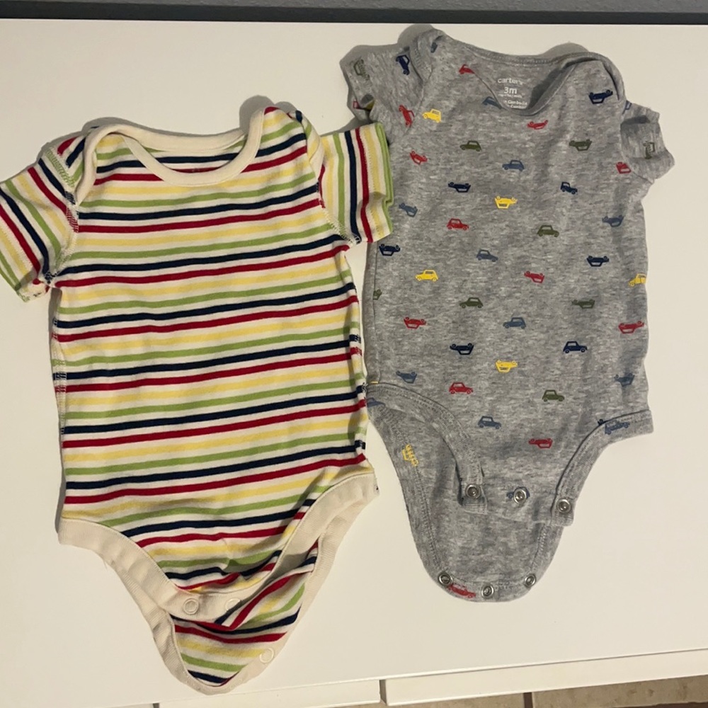 Baby onesies 🚗